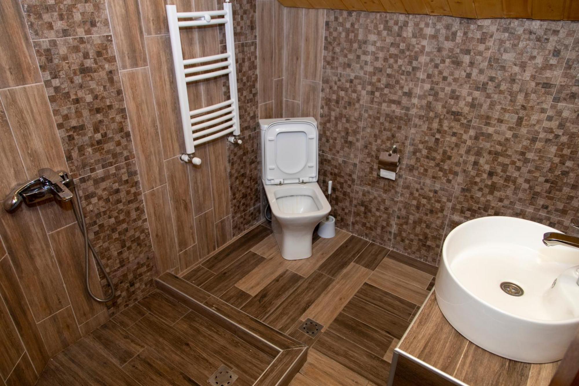 Fish Hotel Akhalkalaki Ngoại thất bức ảnh