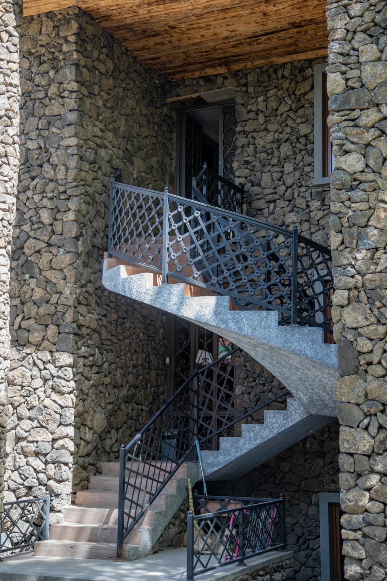 Fish Hotel Akhalkalaki Ngoại thất bức ảnh