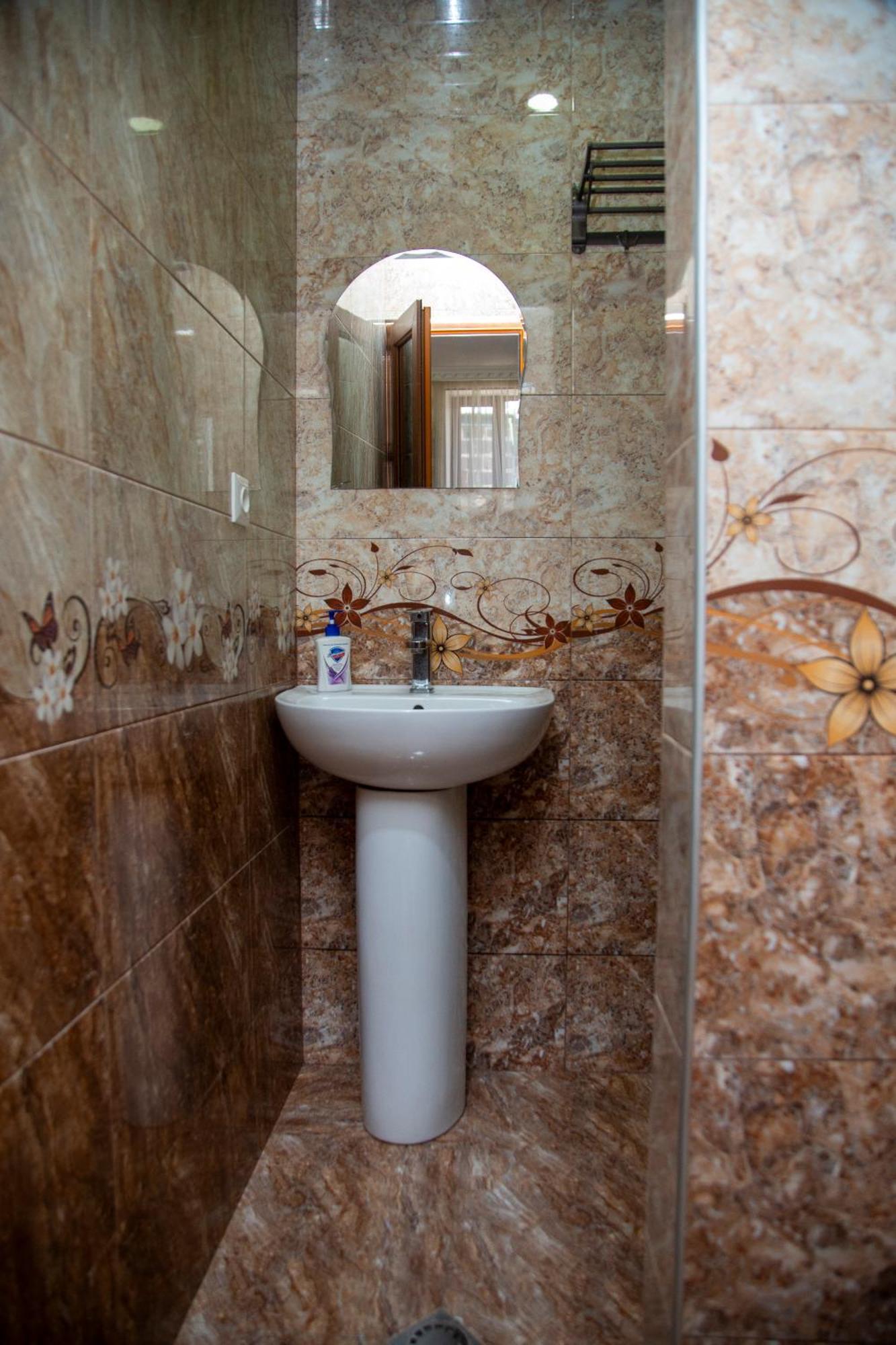 Fish Hotel Akhalkalaki Ngoại thất bức ảnh